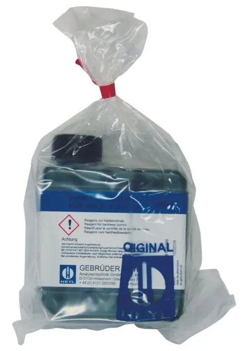 Transparente Plastiktasche mit geschlossenem Behälter für chemischen Reagenz von der Marke Judo, gekennzeichnet mit Warnhinweisen und Gebrauchsinformationen auf mehreren Sprachen.
